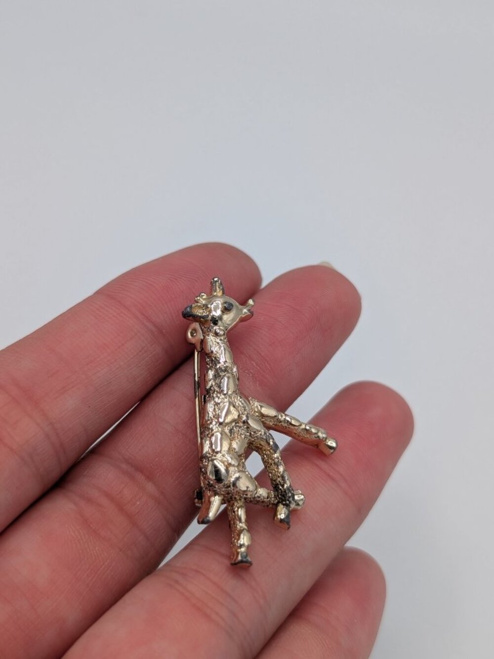 Vintage Textured Silver Tone Giraffe Figural Animal Brooch Pin Retro 70s 80s - Picture 3 of 8